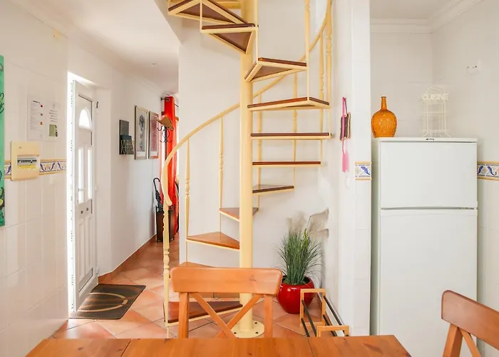 Joana Vasconcelos, Ocean View & Pool - Pata Da Gaivota * Lourinhã